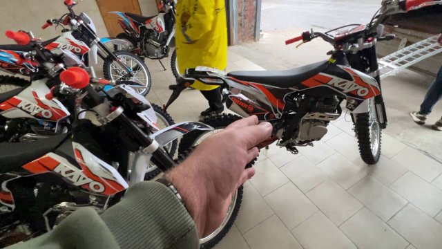 В мороз жару и в гололед иди смелей вперед труба зовет