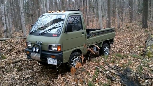 Daihatsu Hijet mini-truck short drive through the forest ダイハツ・ハイゼット