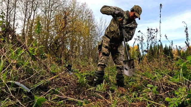 По местам распаханного клада. Шурф кладового двора
