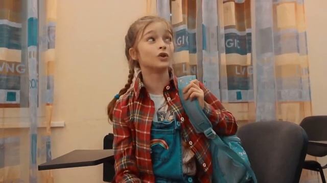 Funny Friends - Обсыпали мукой училку