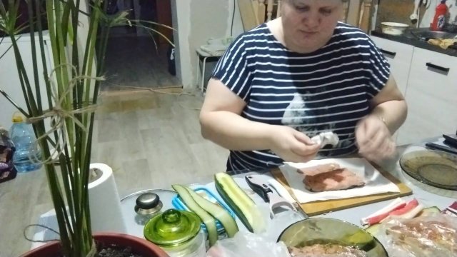 ПРОСТАЯ ЖИЗНЬ ПРИГОТОВИЛА ЯИЧНЫЕ РУЛЕТИКИ НА РАБОТУ ПОДЕЛИЛАСЬ С ВАМИ