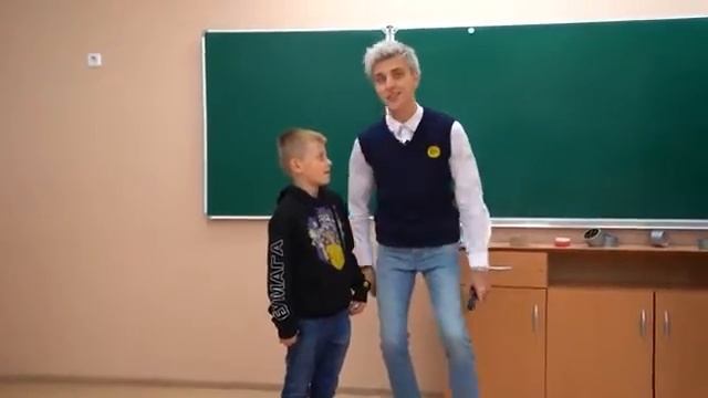 Реакция на Влада А4: Экстремальные Прятки В ШКОЛЕ с Младшим Братом     Челлендж