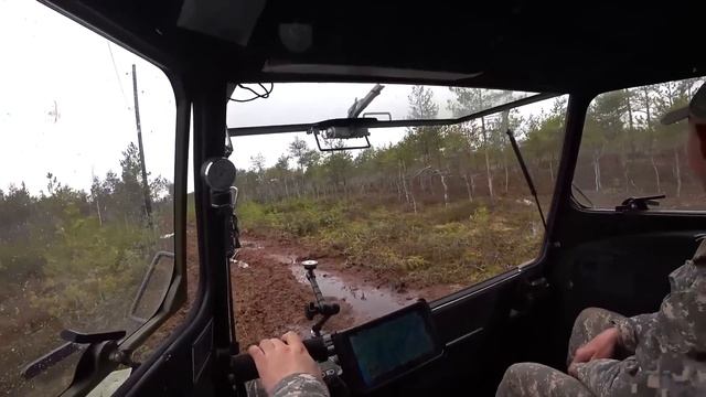2 вездехода едут в гости к деду Минею! Болото Оршинский мох. Озеро великое.