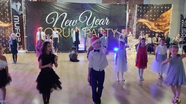 Новогоднее выступление в школе танцев "Форум". В лесу родилась ёлочка