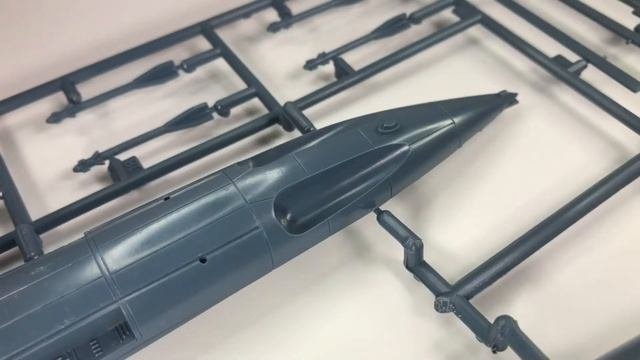 REVELL 1/72 YAKOVLEV YAK-38 FORGER  UNBOXING REVIEW