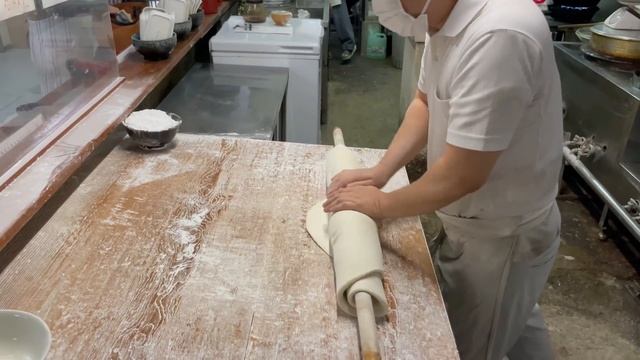 【Udon うどん】A Japanese soldier spread this Udon. Popular Street Food