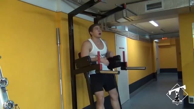 Как накачать пресс подъемы ног в висе
