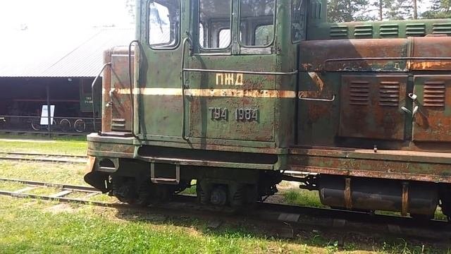 Наш паровоз вперед летит в коммуне остановка