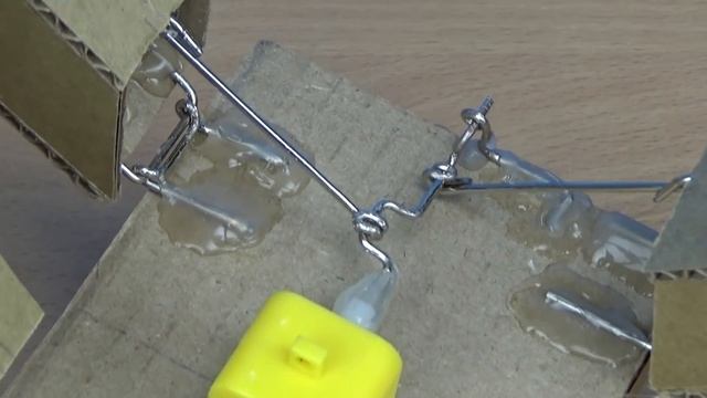 Механический КРИПЕР пришёл к НУБУ из Майнкрафт ! Как сделать робота из картона своими руками ?