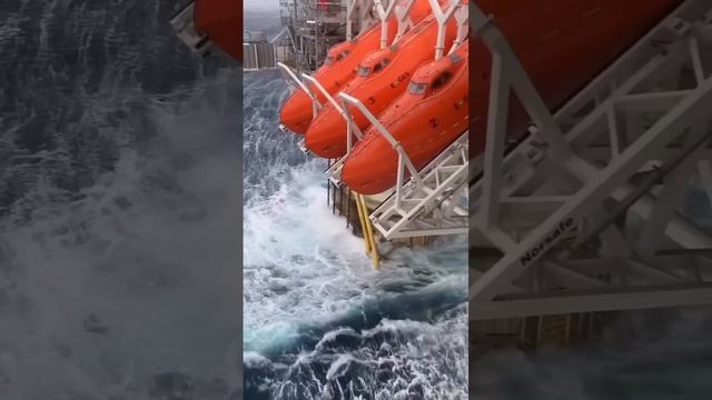 Сила природы. Работа в море