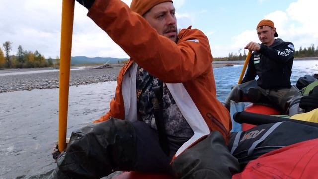 ВЫБИРАЕМСЯ ИЗ ТАЙГИ, ПО РЕКЕ. СЕВЕР КОЛЫМА. ПОИСКИ САМОЛЁТА И РЫБАЛКА ТРОФЕЙНЫЙ ХАРИУС . Часть 4