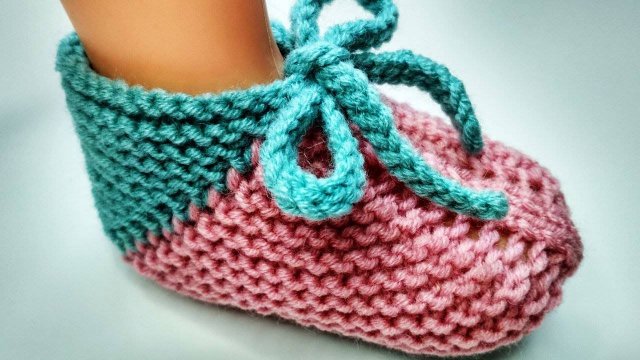 Удобные и простые пинетки спицами без единого шва