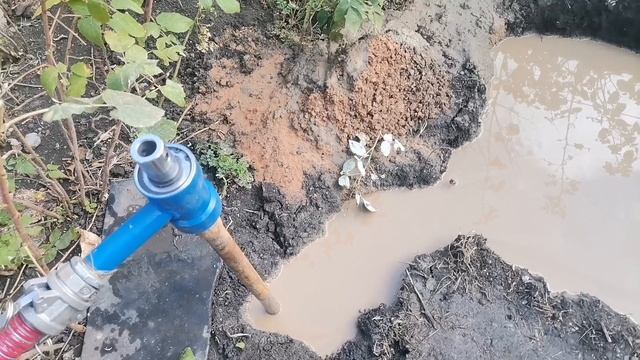 2. Скважина гидробурением, под обсадную -125 НПВХ трубу. День второй- аварийный!