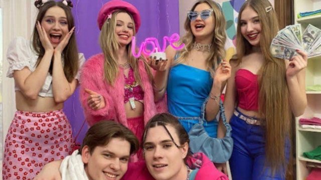 Я Влюбилась в Дерзкого Парня!
Экстремальный Мейковер из Soft Girl в Alt Girl