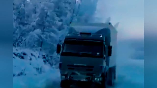 КАМАЗЫ И УРАЛЫ МЕСЯТ ГРЯЗЬ НА БЕЗДОРОЖЬЕ И ЗИМНИКАХ КРАЙНЕГО СЕВЕРА RUSSIAN TRUCK OFFROAD