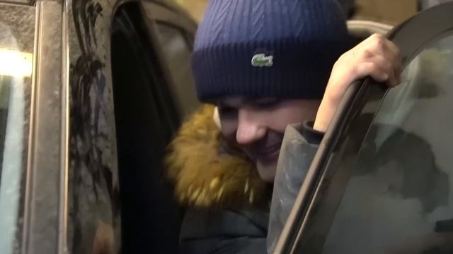 Купили на аукционе гараж бандита, а там мерседес...