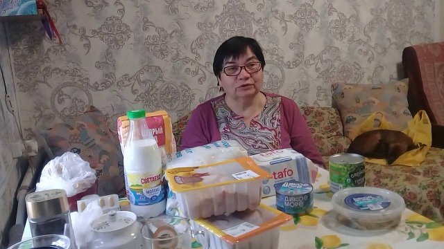 Виталий и Зоя в деревне - Хроника дня: Покупка продуктов, Что то все не так