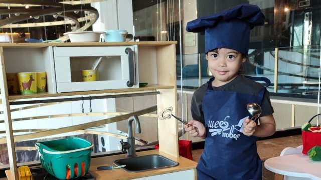 Настя поваренок