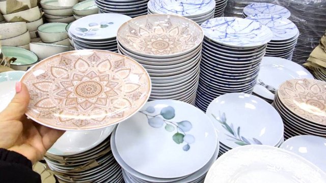 В магазине СВЕТОФОР Маяк люди Раскупают эти новинки Махом.Посуда Конфеты Сыр и Колбаса