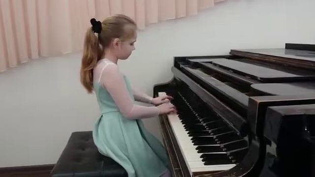 Исполняет Ермакова Полина. 3 класс. И. С. Бах "Маленькая прелюдия №2", До минор,. Л. Шитте "Этюд 16"