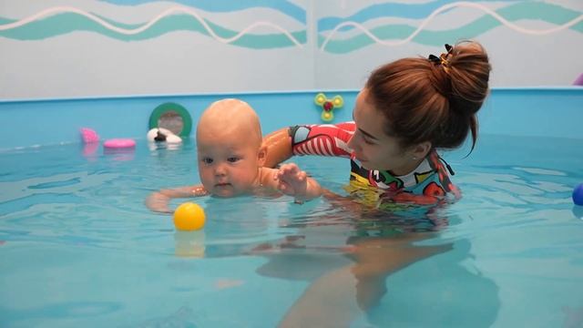 Занятия в бассейне от 1 года до 3 лет - Акваклуб «Аквабеби» СПб