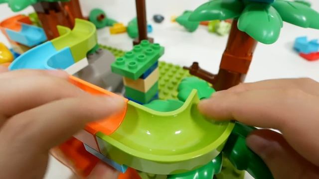 Увлекательное Marble Run ASMR из строительных блоков ☆ ЛЕГО с забавными динозаврами ☆ Marble Run AS