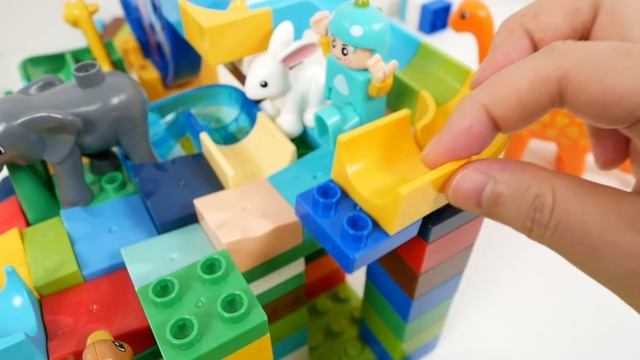 Marble Run ASMR -Увлекательная горка из лего блоков ☆ Туннель с динозаврами и электрическая лестниц