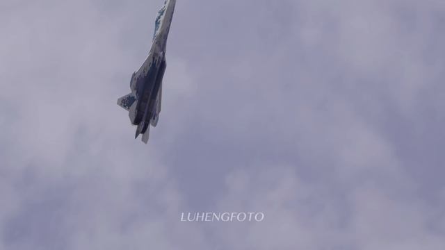 Su-57 crazy flying demonstration at ZhuHai Airshow 2024