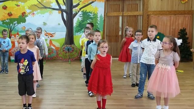 Ласковая осень - песня на осеннем утреннике | Зазвучал осенним вальсом золотистый листопад