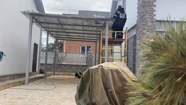 Короткий обзор навеса из монолитного поликарбоната. купить монолитный поликарбонат можно у нас