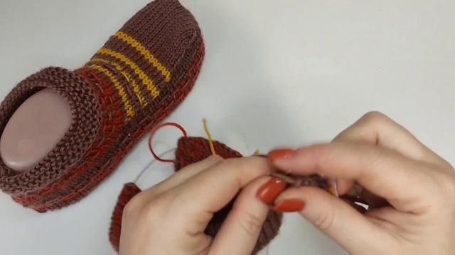 Как связать простые и красивые следки спицами.
ПОДРОБНЫЙ МК.