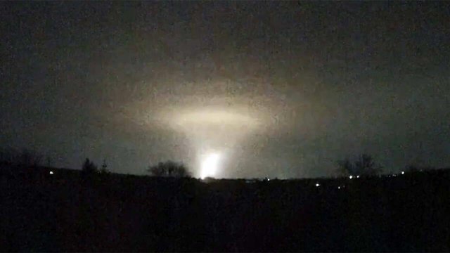 Испытание в боевых условиях новейшей ракеты средней дальности "Орешник" прошло успешно