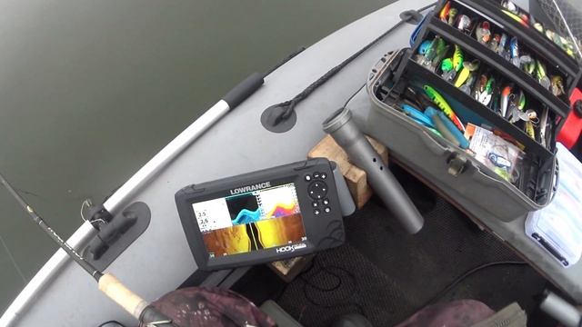 Рыбалка на троллинг в пустынной реке.