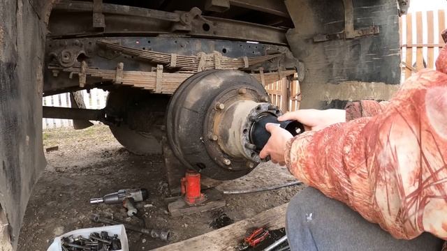 Ремонт ступицы ЗиЛ-130 замена сальника! Самосвал колхозник Д-245 турбодизель!