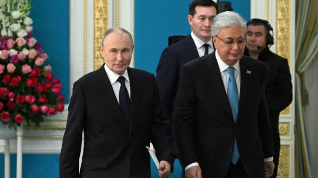 Стихи о дружбе, картина, Aurus: как Путина встретили в Казахстане