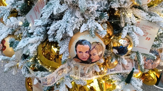 Прогулки по предновогодней Москве. Предновогодний ГУМ. Ежегодный парад ново брендовых ёлочек в ГУМе