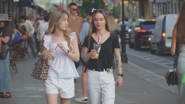 4K. MOSCOW LIVE AWESOME GIRLS AND GUYS OF RUSSIA 2023.