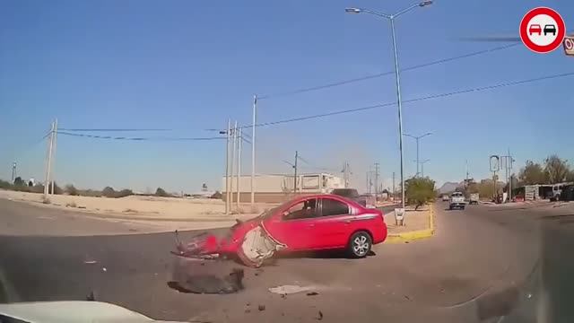 ЭТО не для слабонервных! Жёсткие Аварии и ДТП. Странные ситуации на дороге. Влетел на красный свет.