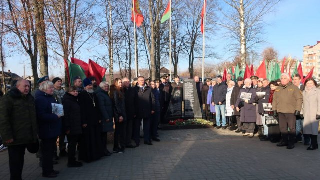 Открытие памятника 46-и погибшим летчикам - штурмовикам 4-го ШАП / 7-го ГШАП в Быхове .