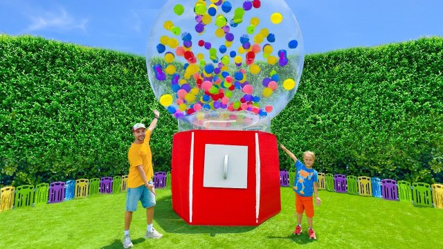 Влад и Ники. Крис и ОГРОМНЫЙ АВТОМАТ с конфетами! Видео для детей.