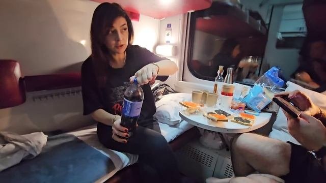 Ночное Купе ! Возвращаюсь В Днепр ! Гарик И Керри Намазали Осетра 🤷😂