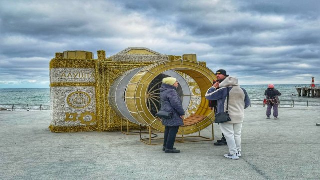 АЛУШТА преображается! НОВЫЙ ГОД в Крыму 2025. Где отдохнуть зимой.