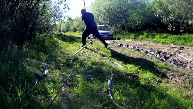 Простой способ вытащить машину из грязи даже если ты один