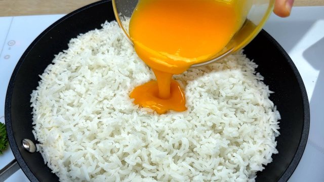 Этот рецепт риса и яиц настолько вкусный, что я могу готовить его каждую неделю!