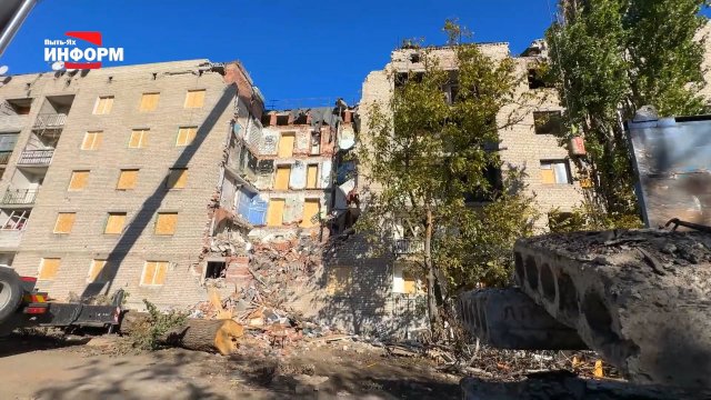 Югорчане подготовили чудом уцелевший дом Авдеевки к зиме