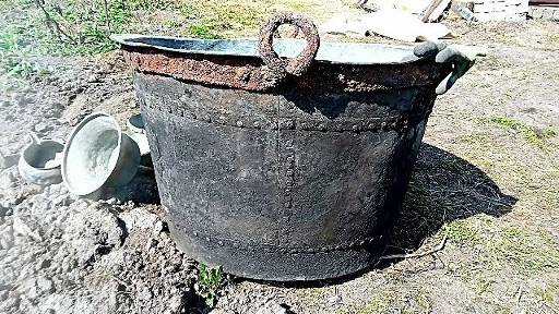 Решил вскопать огород тёщи и вот что из этого вышло - Нашли древний артефакт