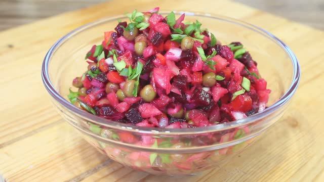 Советские рецепты салатов. Новогодние салаты СССР.