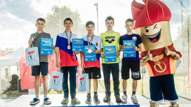 ИВАНОВ Егор и ЛЯШЕНКО Максим (2012г.р.), 100к\пл (25) (3 и 4 дорожки) 01:11.04\01:13.10