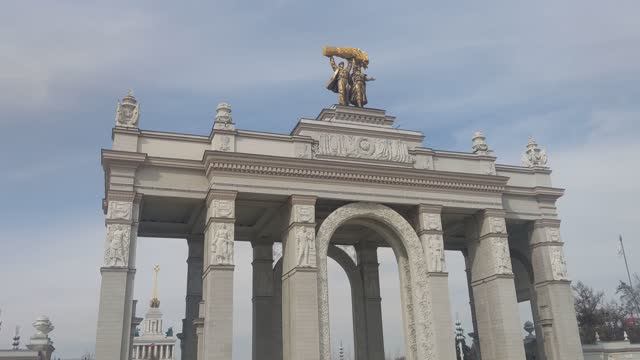 ВДНХ в апреле