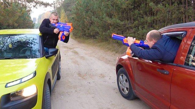 НЕРФ БИТВА ИЗ- ЗА ДЕНЕГ. NERF BATTLE FOR MONEY. НЕРФ БРОС ШОУ